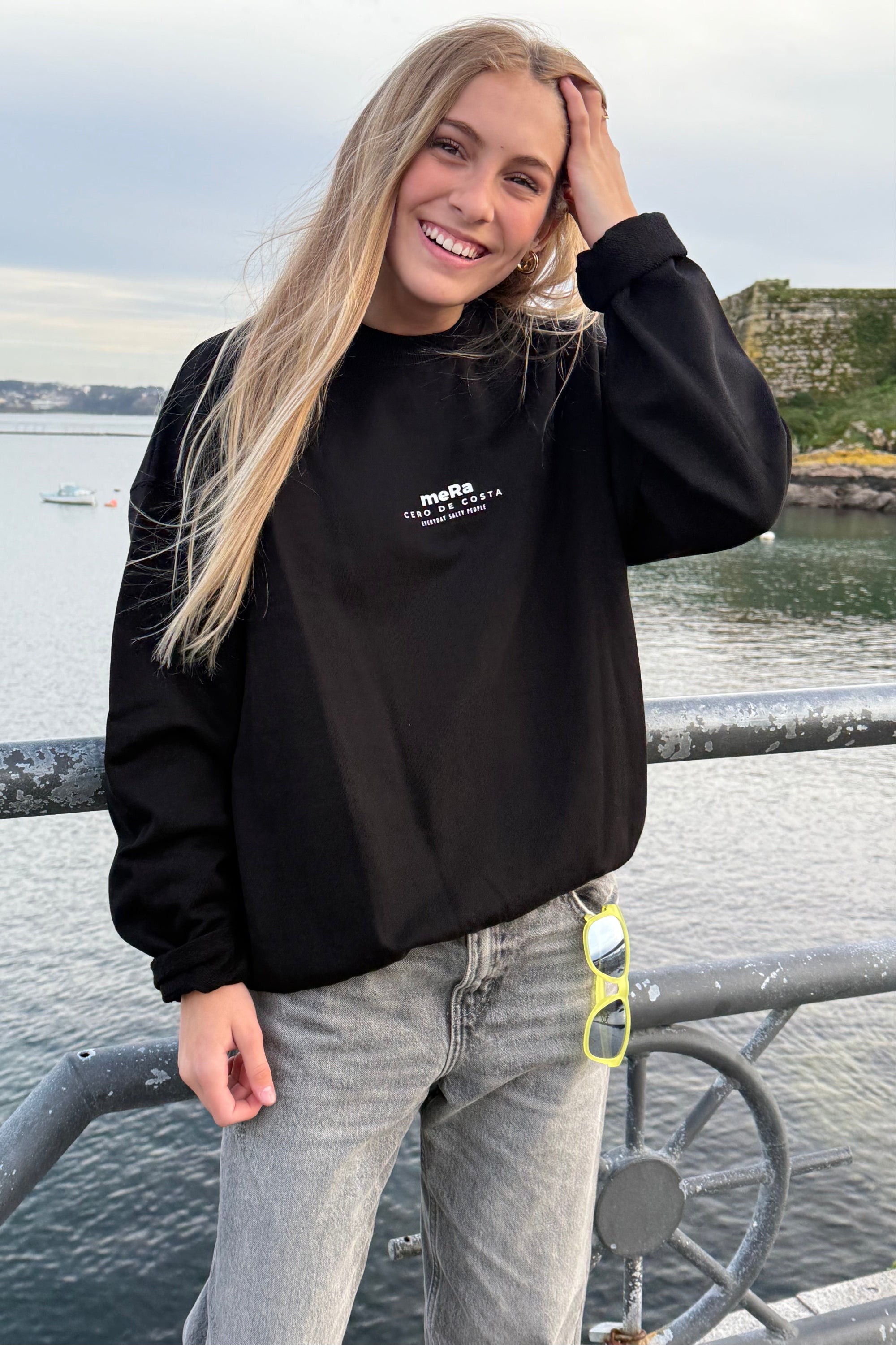 SUDADERA NEGRO/BLANCO "MERA"