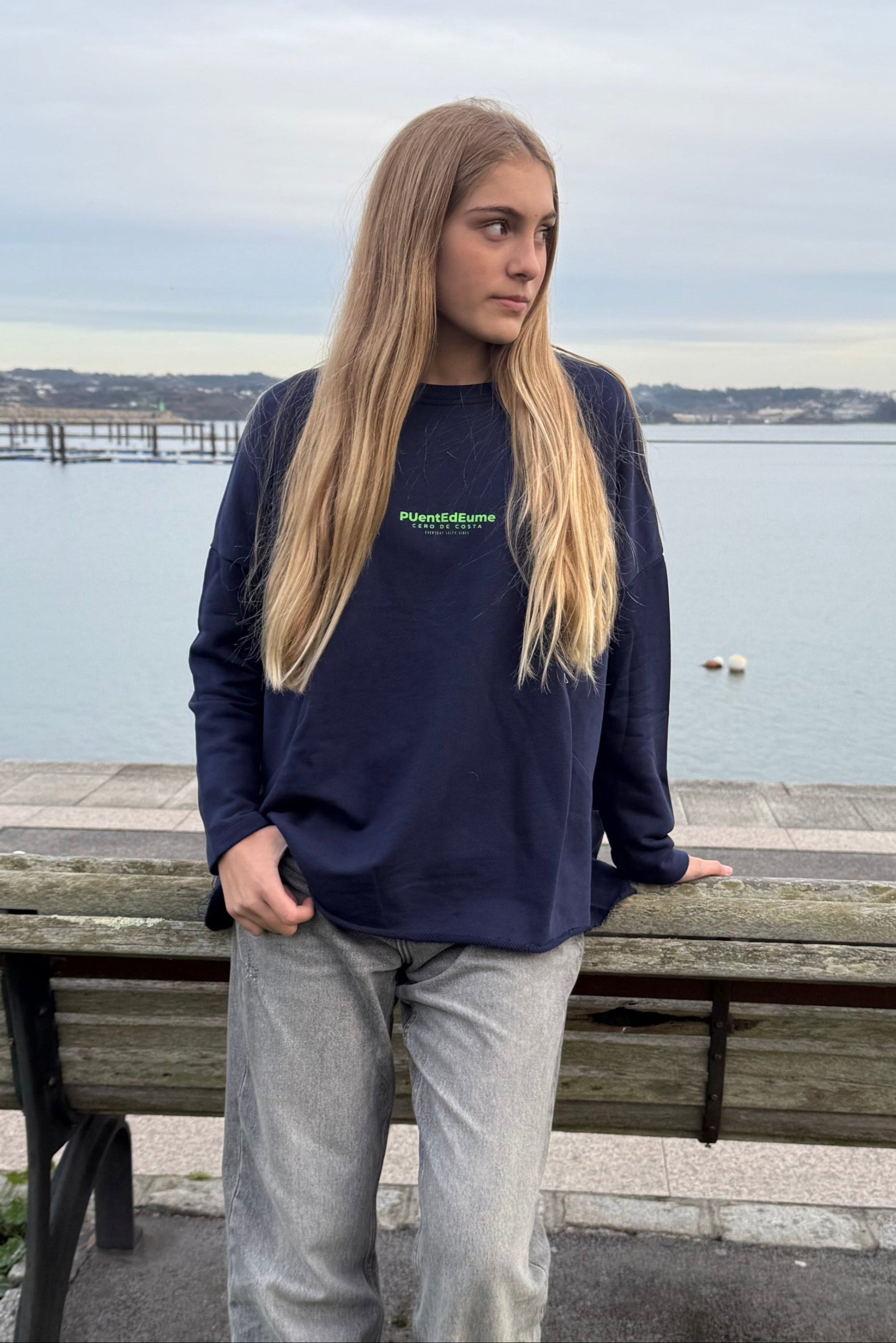 SUDADERA AZUL MARINO/VERDE "PUENTEDEUME" SIN CAPUCHA (TALLA ÚNICA)