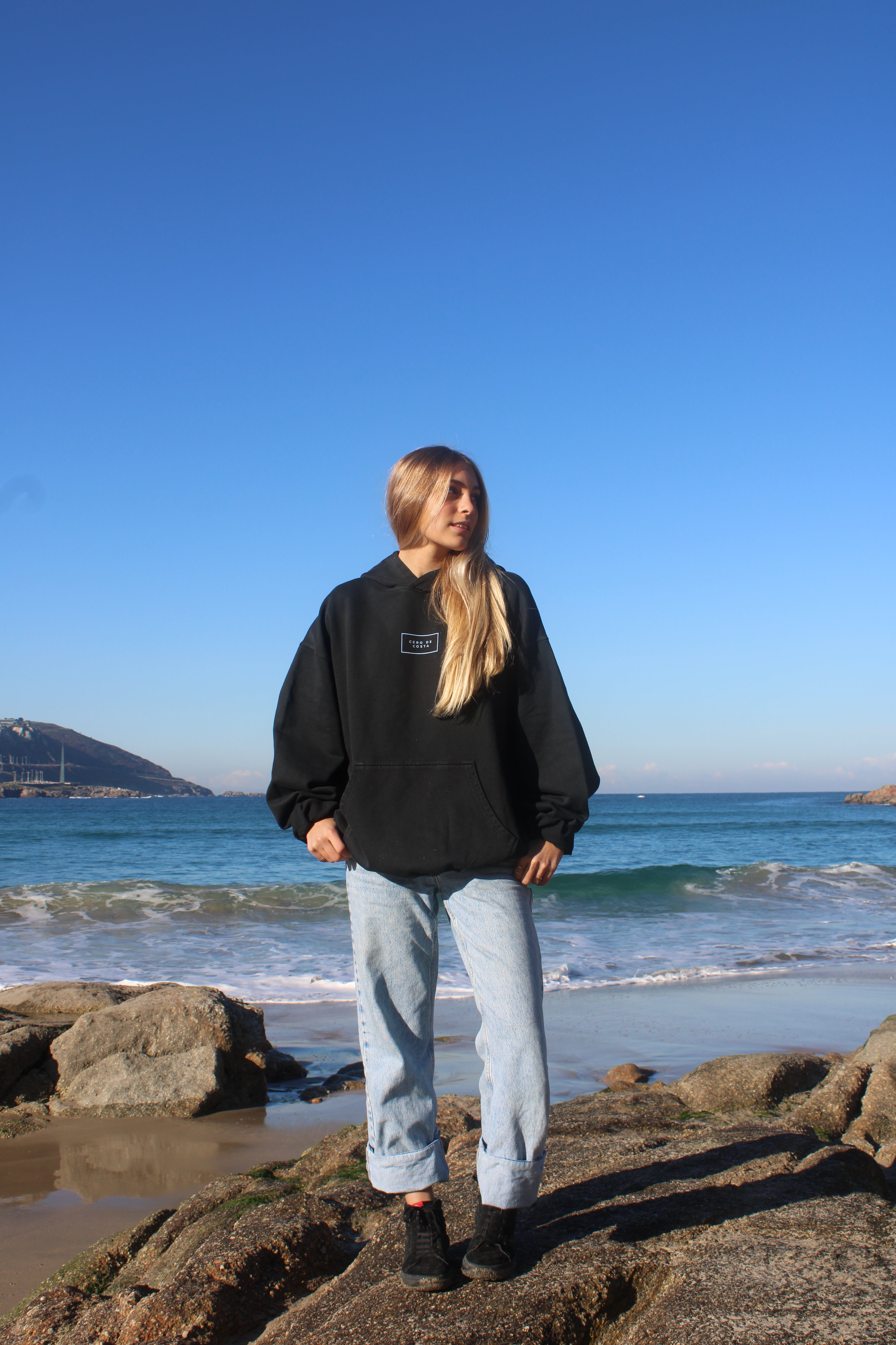 SUDADERA NEGRO/AZUL “CDC” CON CAPUCHA