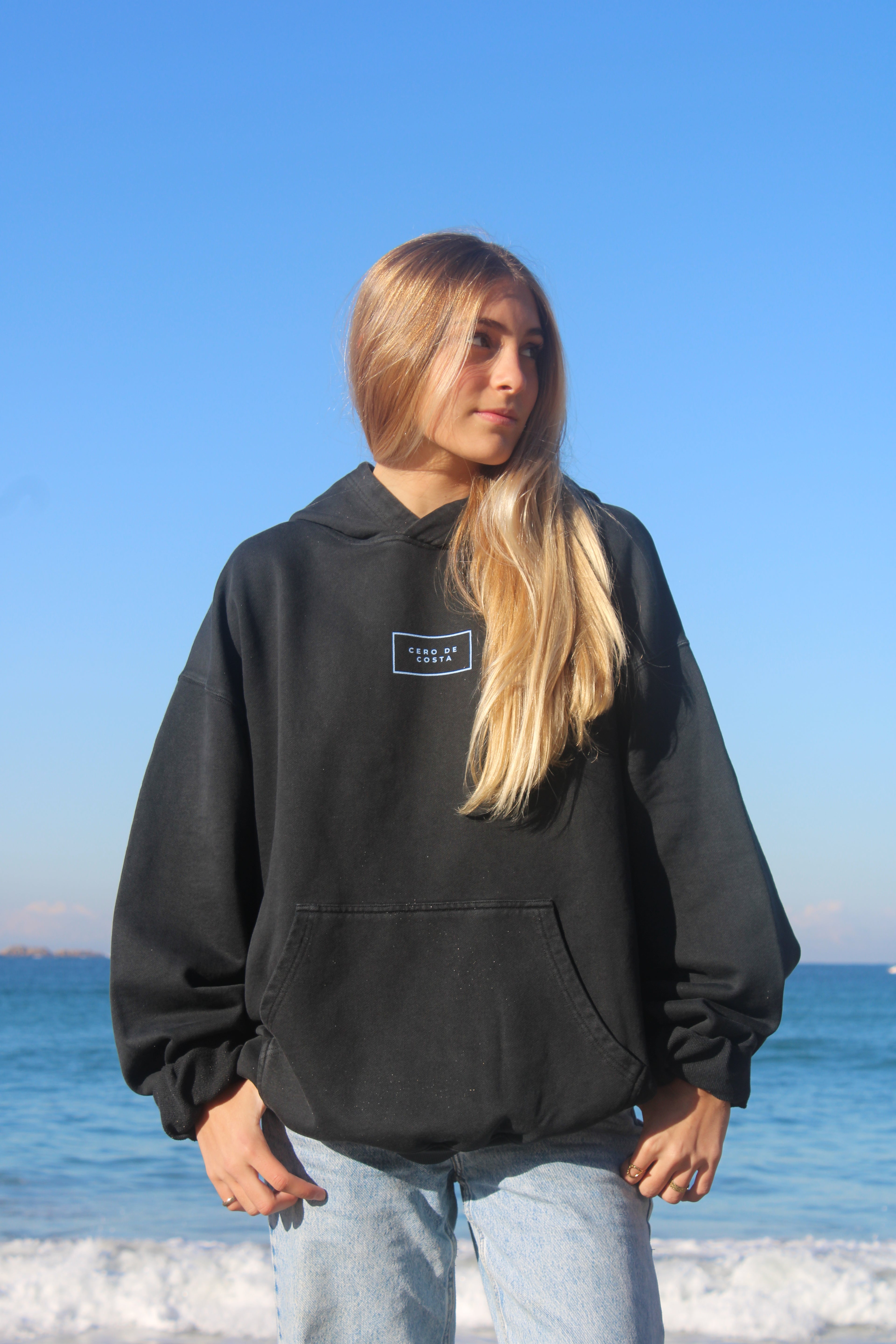 SUDADERA NEGRO/AZUL “CDC” CON CAPUCHA