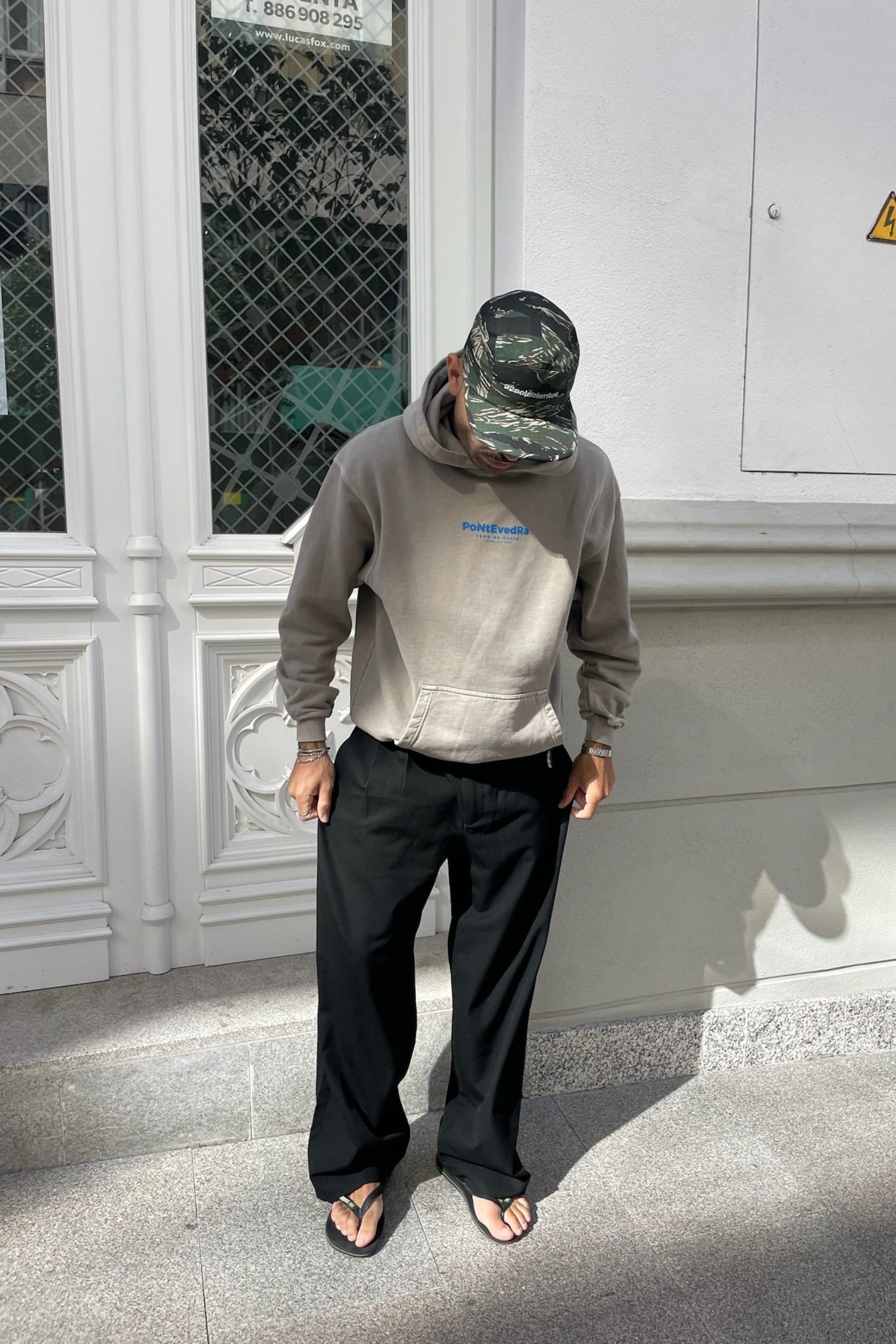 SUDADERA PONTEVEDRA GRIS/AZUL CON CAPUCHA